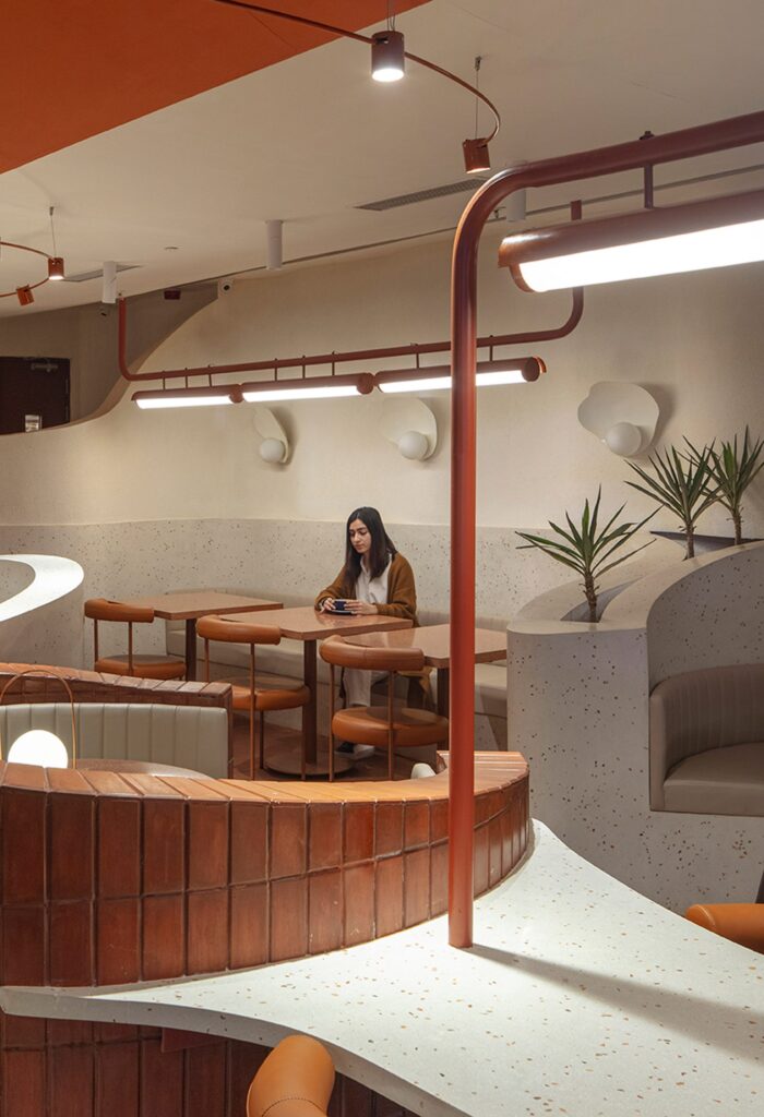 picture of a woman sitting in the cafe