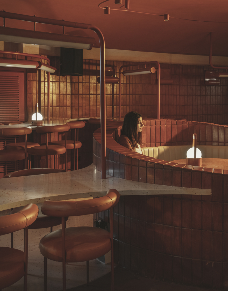 night time cafe look